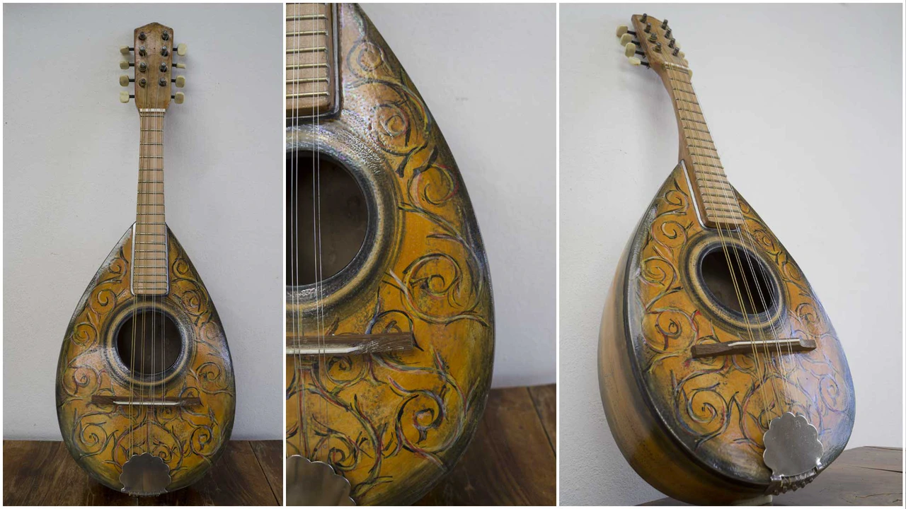 Mandolino in ceramica a lustro